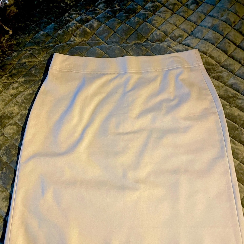 20” Banana Republic skirt. Kick pleat. Cotton/elastin. khaki.